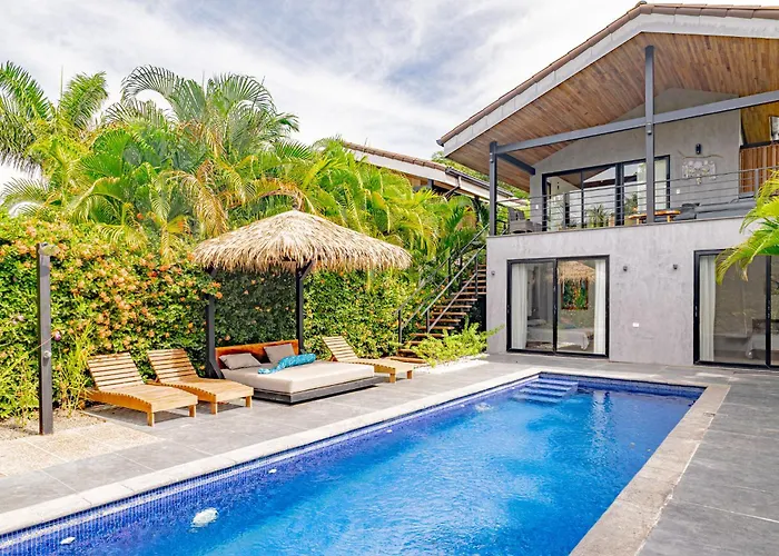 Bernard - Luxurious Walking Distance To The Villa