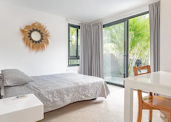 Bernard - Luxurious Walking Distance To The Villa *