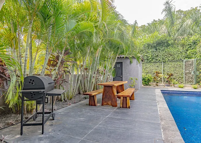 Bernard - Luxurious Walking Distance To The Villa