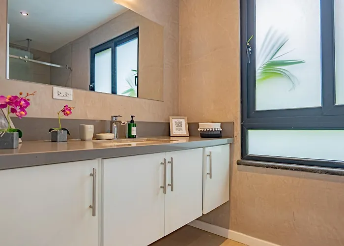 Villa Bernard - Luxurious Walking Distance To The Tamarindo