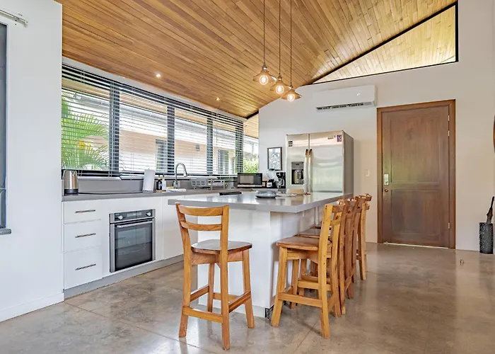Bernard - Luxurious Walking Distance To The